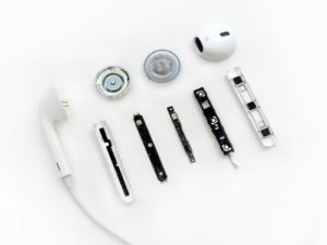 Apple EarPods в разобранном виде