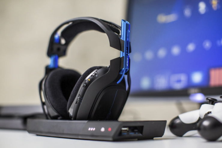 https://icdn.digitaltrends.com/image/digitaltrends/astro-a50-headset-ps4-lifestyle-900x600.jpg